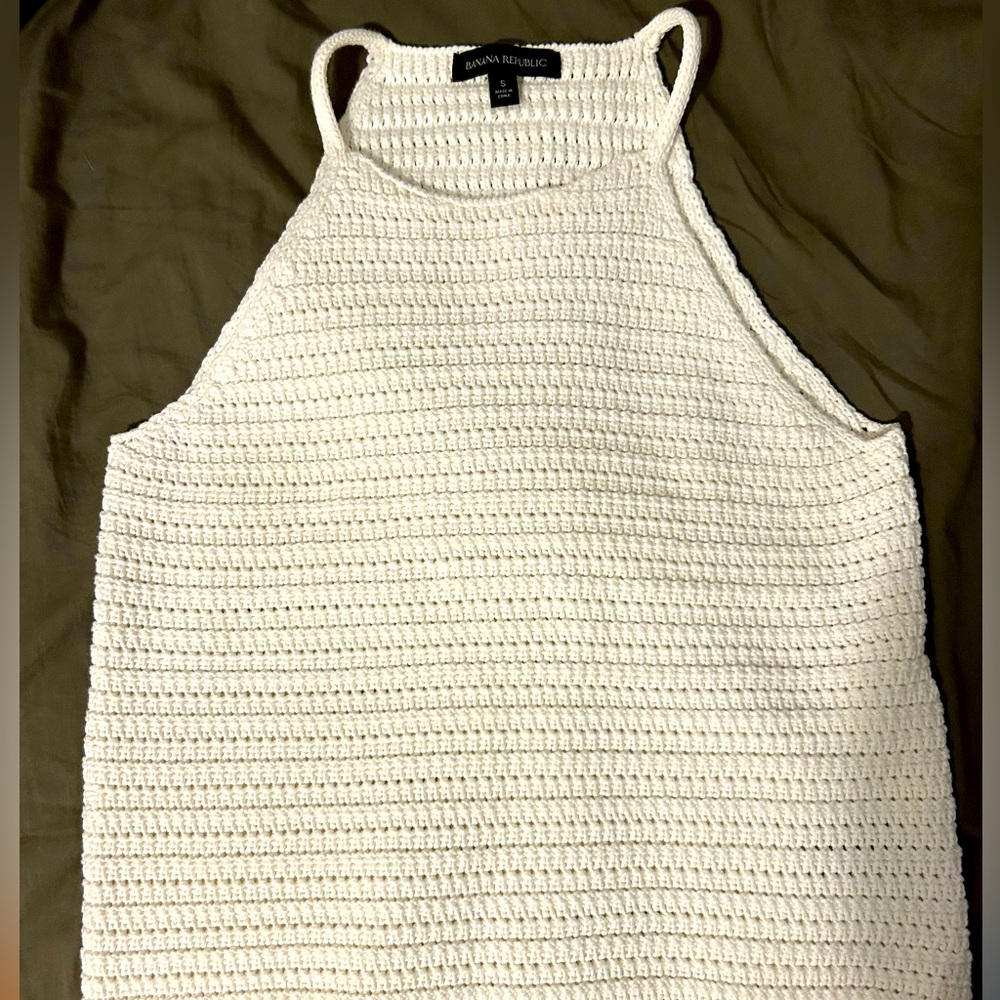 Banana Republic- white sleeveless crocheted style women’s top.